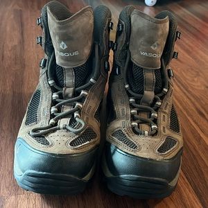 Vasque Men’s Hiking Boot with Vibram soles and Gore-Tex Waterproofing